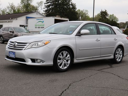 Used 2011 Toyota Avalon Limited image 4