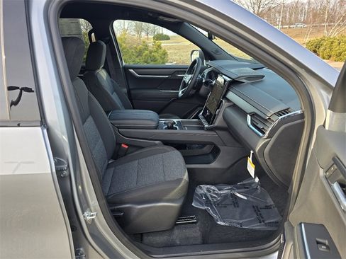 New 2026 GMC Acadia Elevation image 33