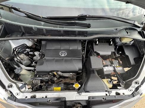 Used 2015 Toyota Sienna image 19
