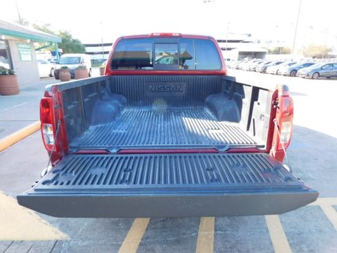 Used 2019 Nissan Frontier SV image 6