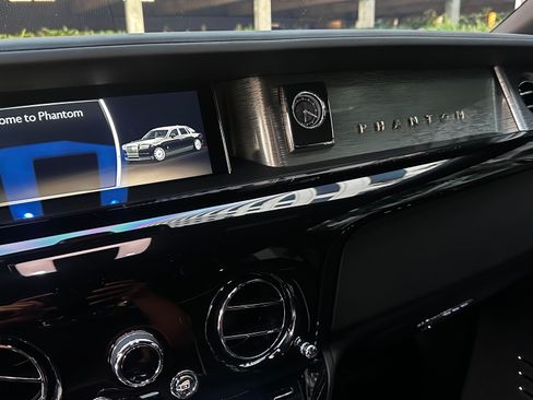 Used 2021 Rolls-Royce Phantom image 16