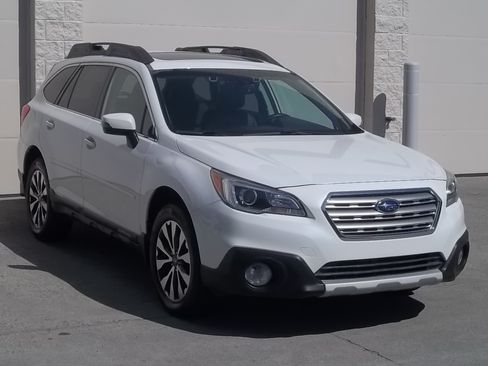 Used 2016 Subaru Outback 2.5i Limited AWD/4WD image 3