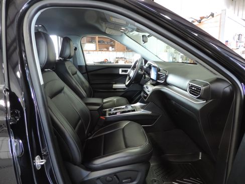 Used 2023 Ford Explorer 4WD XLT image 20