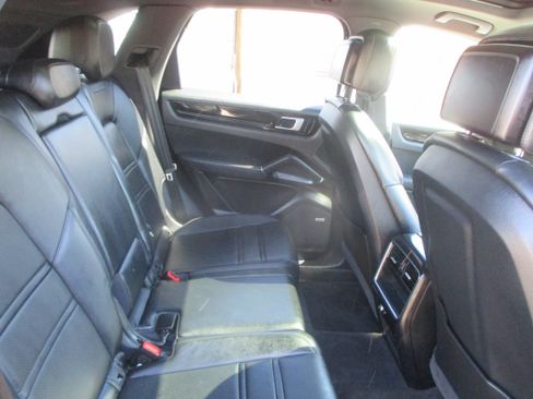 Used 2019 Porsche Cayenne image 13