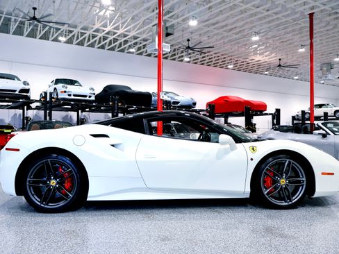 Used 2016 Ferrari 488 GTB RWD image 11