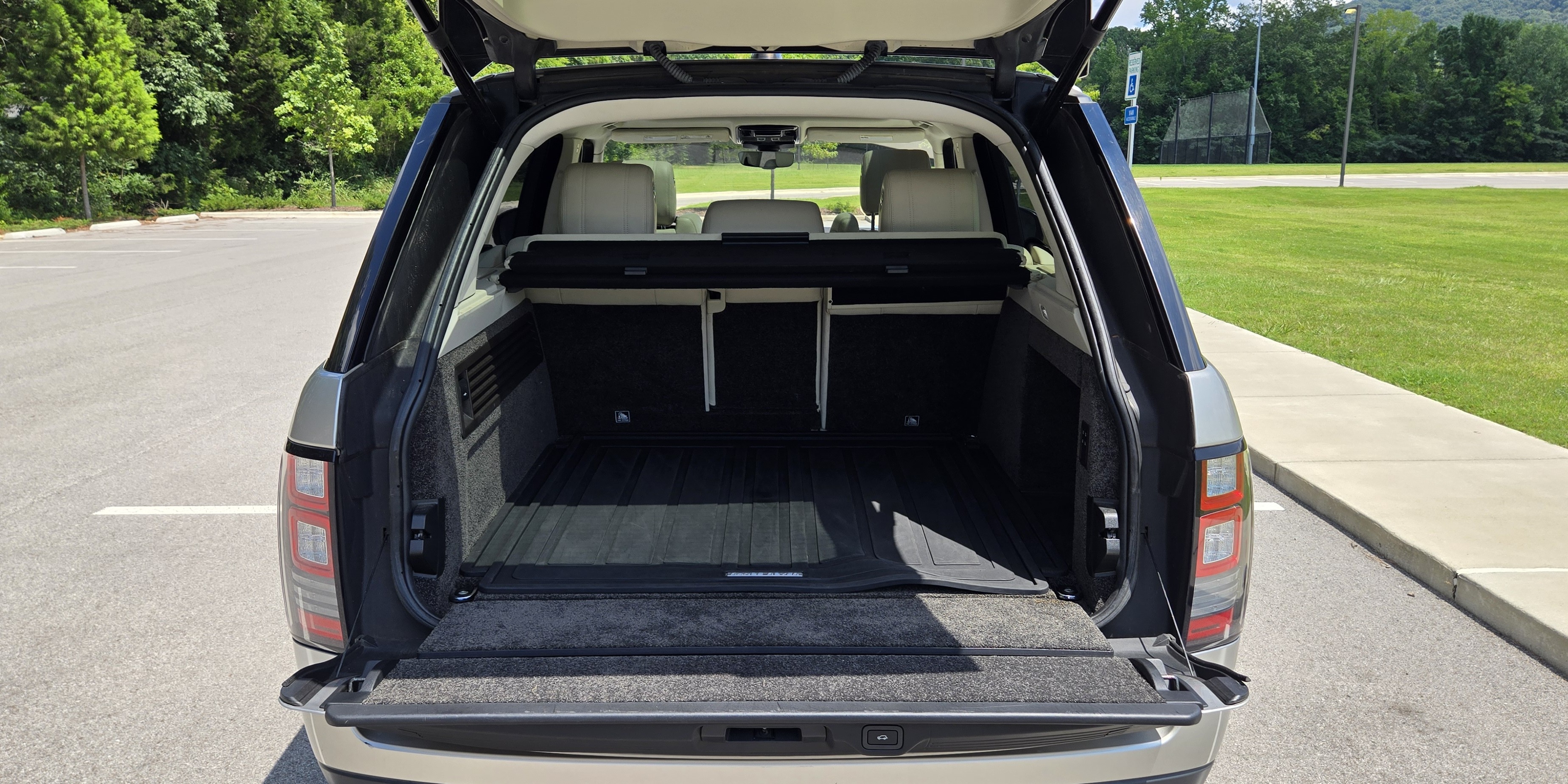 Used 2017 Land Rover Range Rover HSE AWD/4WD image 23