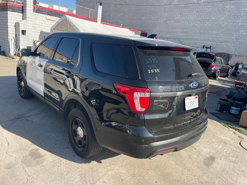 Used 2017 Ford Explorer image 2