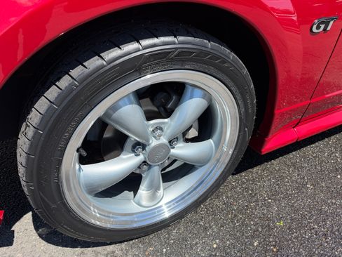 Used 2001 Ford Mustang GT Convertible RWD image 32