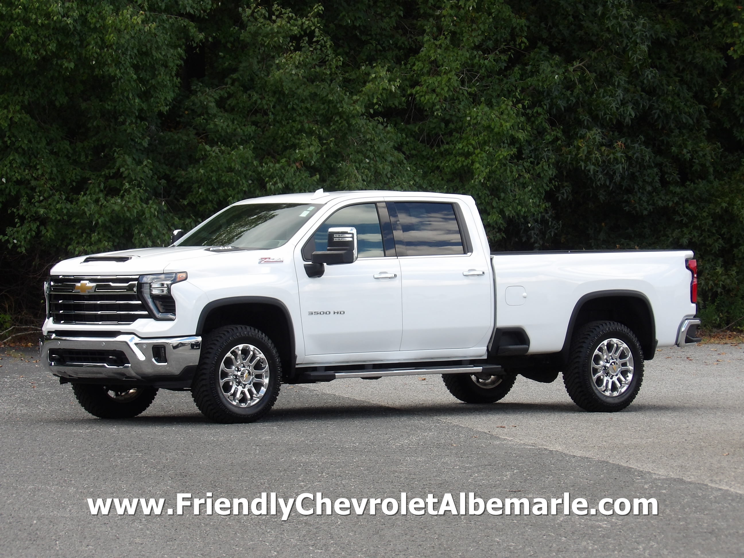 Used 2025 Chevrolet Silverado 3500 4x4 Crew Cab LTZ image 1