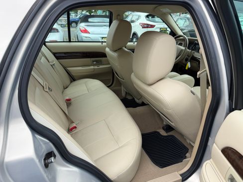 Used 2011 Mercury Grand Marquis LS w/ Premium Package RWD image 17