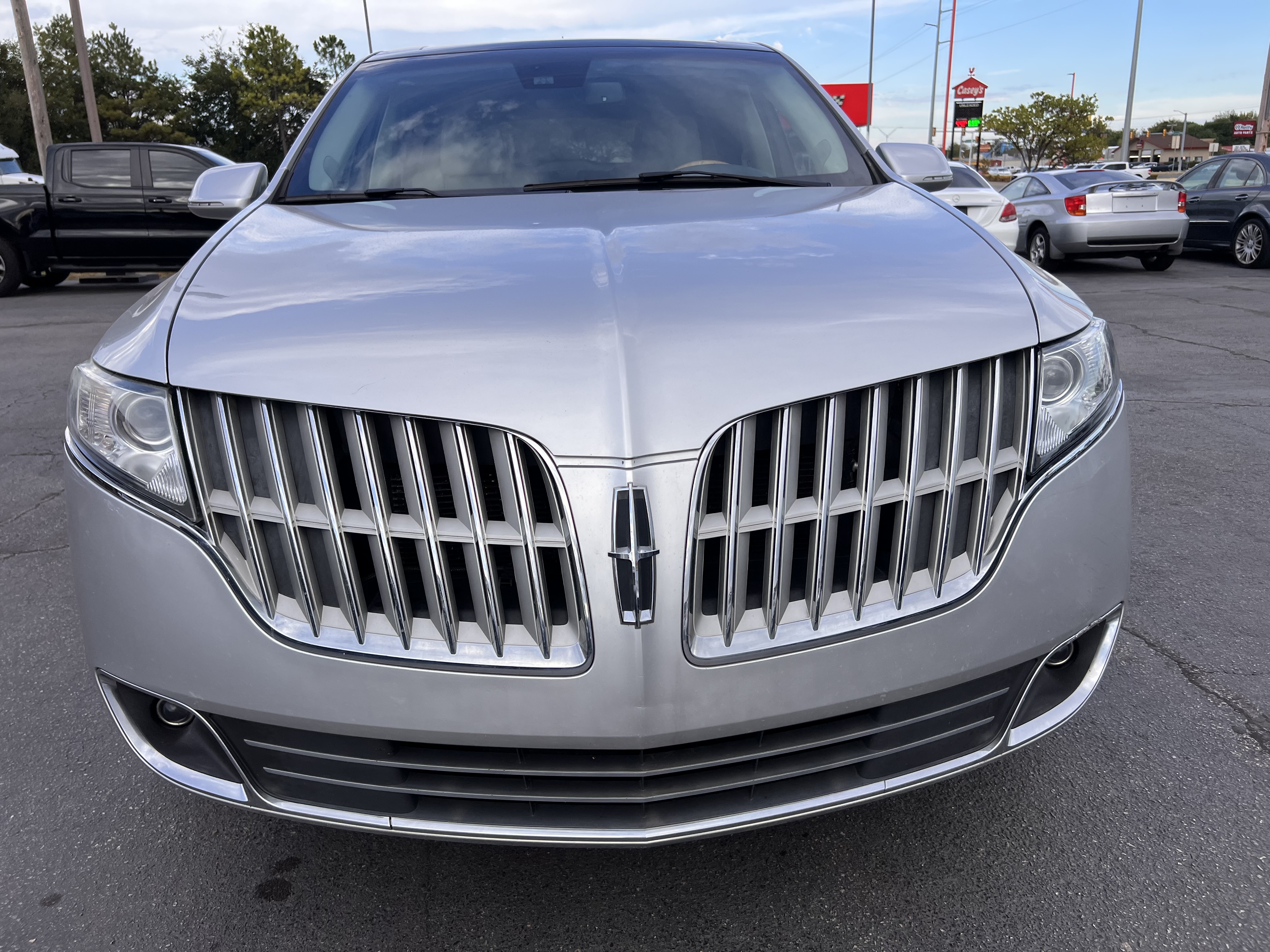 Used 2011 Lincoln MKT AWD image 2