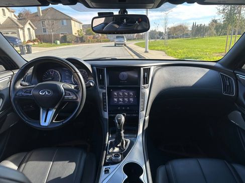 Used 2018 INFINITI Q60 3.0t Luxe image 17