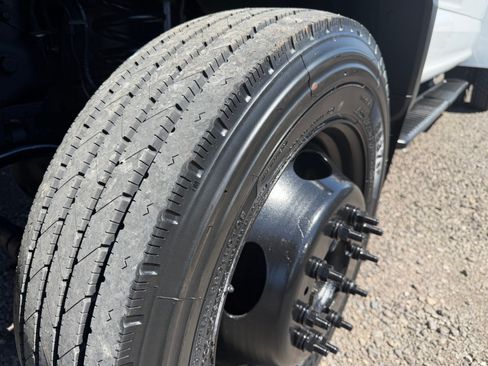 Used 2017 Ford F550 image 23