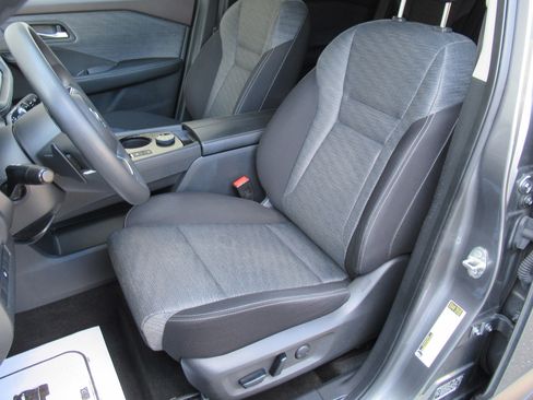 Used 2021 Nissan Rogue SV image 14