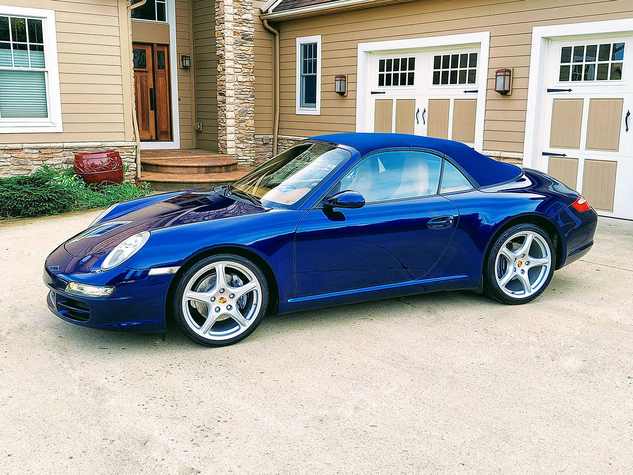 Used 2006 Porsche 911 Cabriolet RWD image 2