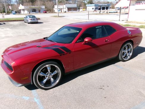 Used 2010 Dodge Challenger R/T image 22