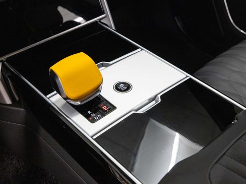 Used 2025 Land Rover Range Rover Long Wheelbase SE image 40