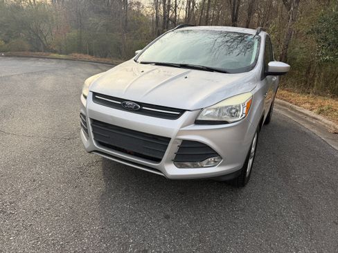 Used 2014 Ford Escape SE image 4