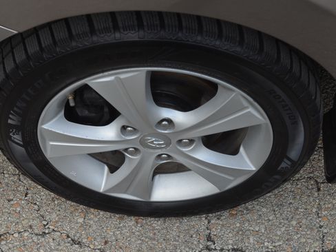 Used 2016 Hyundai Elantra Value Edition image 24