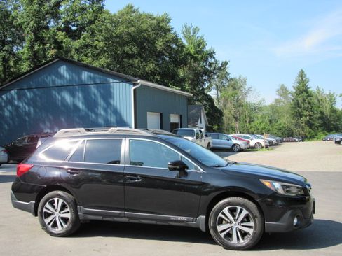 Used 2018 Subaru Outback 2.5i Limited AWD/4WD image 9