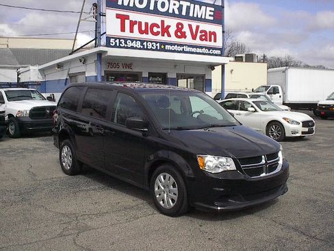 Used 2016 Dodge Grand Caravan SE image 1