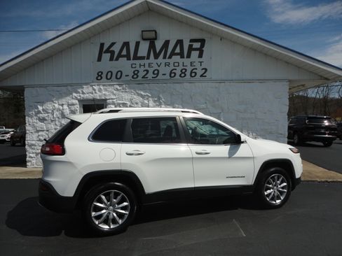 Used 2017 Jeep Cherokee Limited image 6