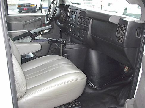 Used 2019 Chevrolet Express 3500 UNAVAIL RWD image 15