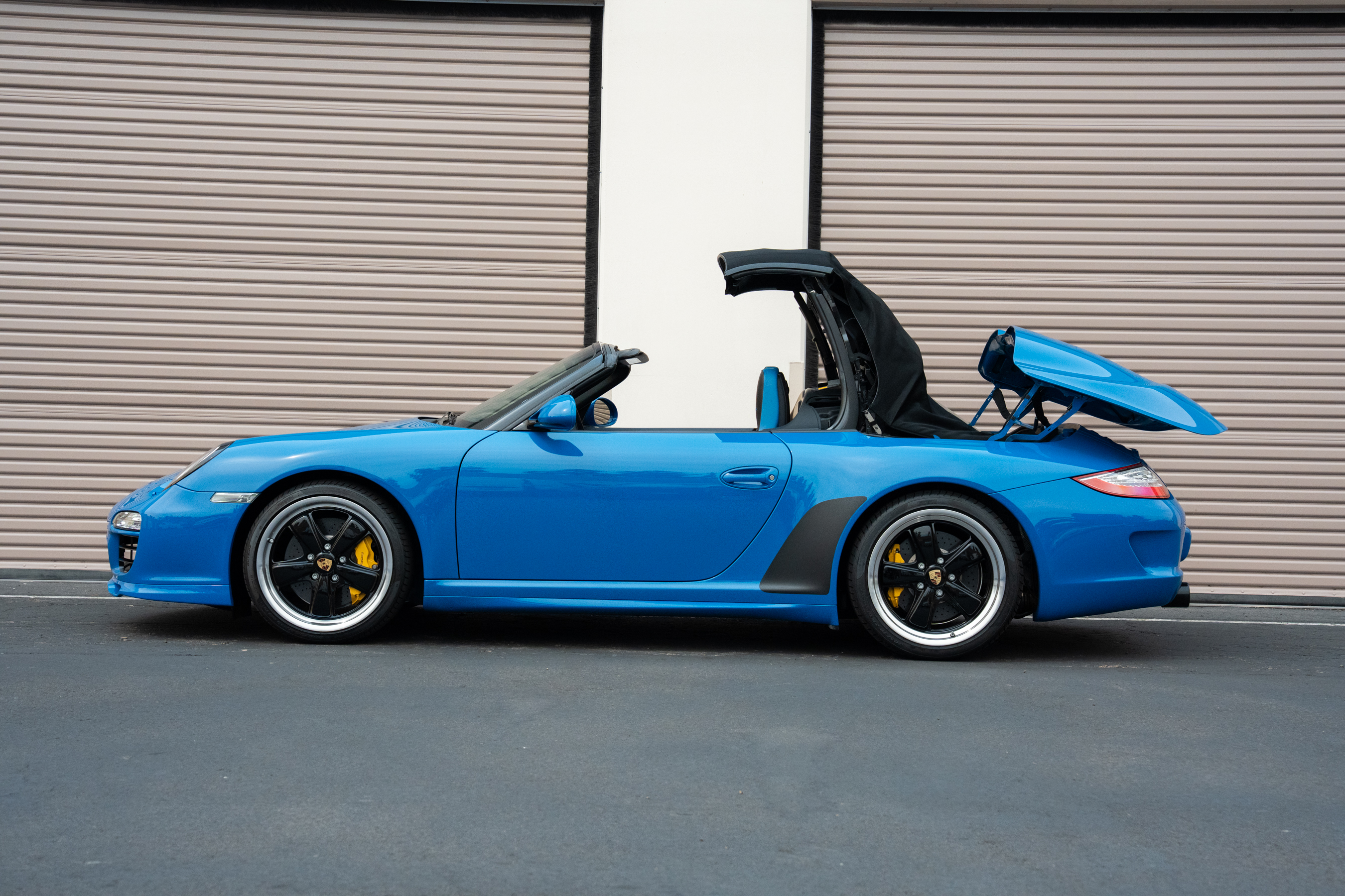 Used 2011 Porsche 911 Speedster RWD image 3