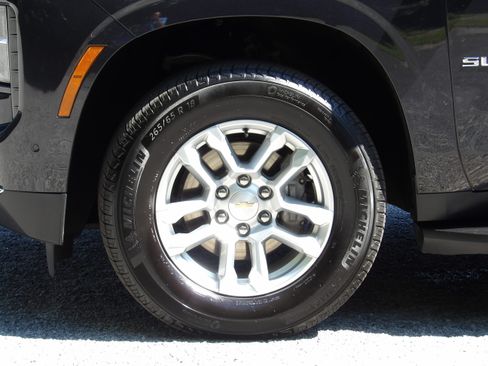 Used 2026 Chevrolet Suburban 4WD LT image 8
