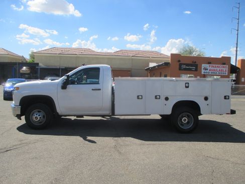 Used 2022 Chevrolet Silverado 3500 Classic W/T image 2