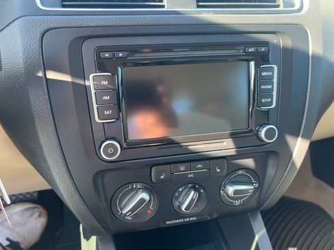 Used 2013 Volkswagen Jetta SE Sedan FWD image 16