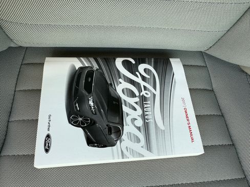 Used 2017 Ford Taurus SE image 20