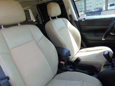 Used 2017 Jeep Patriot 75th Anniversary image 24