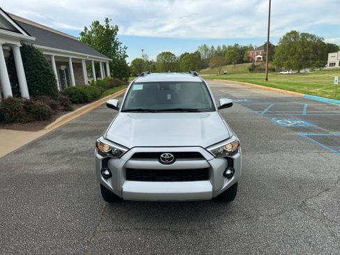 Used 2020 Toyota 4Runner SR5 image 10