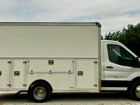 Used 2021 Ford Transit 350 DRW RWD image 6