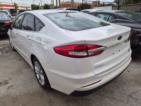 Used 2020 Ford Fusion SE image 4