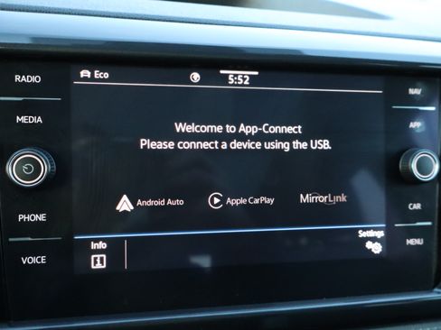 Used 2022 Volkswagen Taos SEL image 39