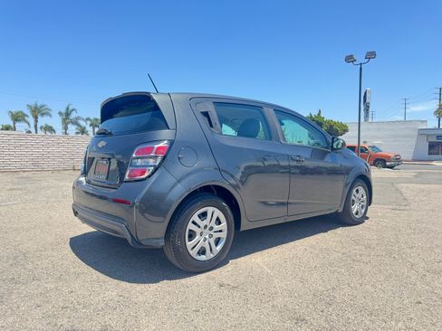 Used 2020 Chevrolet Sonic LT Hatchback FWD image 9