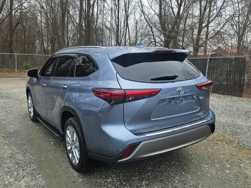 Used 2021 Toyota Highlander Limited image 3