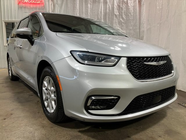 Used 2023 Chrysler Pacifica Touring-L FWD image 33