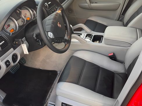 Used 2006 Porsche Cayenne S Titanium Edition image 9