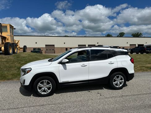 Used 2018 GMC Terrain SLE image 2