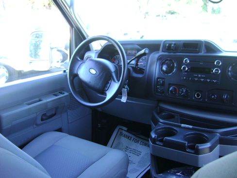 Used 2014 Ford E-350 and Econoline 350 XLT image 9