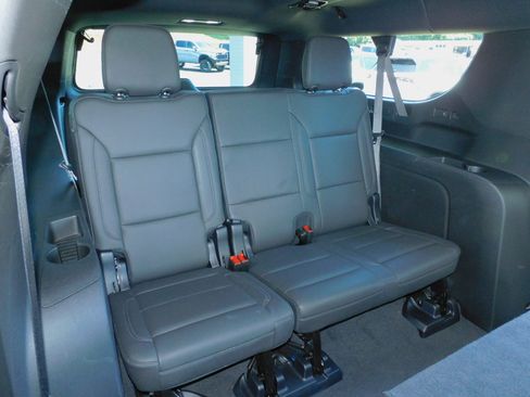 Used 2025 Chevrolet Suburban 4WD Z71 image 22