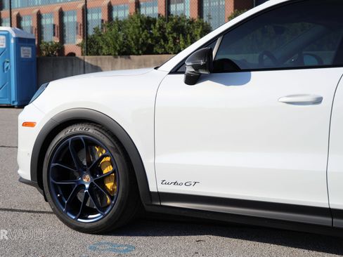 Used 2024 Porsche Cayenne Turbo GT image 8