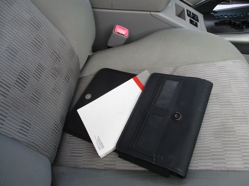 Used 2011 Toyota RAV4 image 32