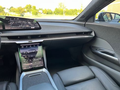 Used 2024 Lucid Air Touring AWD image 25