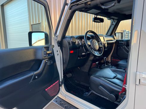 Used 2018 Jeep Wrangler Unlimited Rubicon image 10