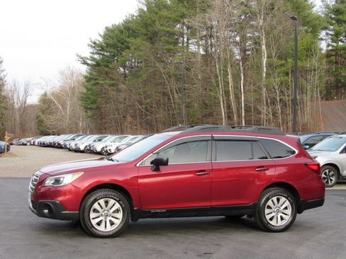 Used 2017 Subaru Outback 2.5i Premium image 3