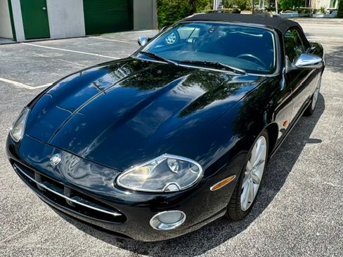 Used 2005 Jaguar XK8 Convertible RWD image 2